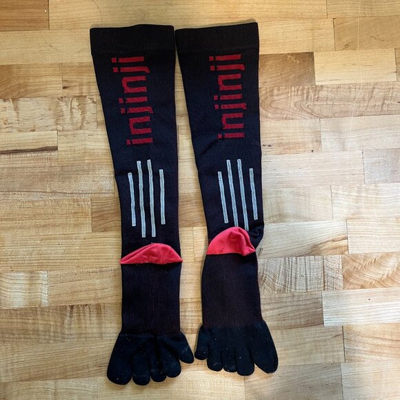 Men's Small 6-7.5 Injinji Compression Over The Calf Long Toe socks Black - Picture 2 of 3